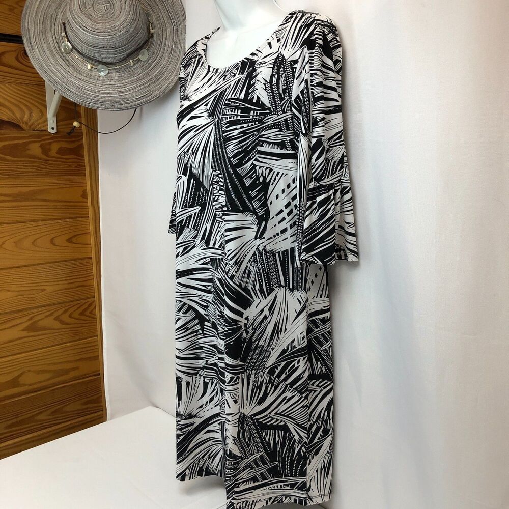 Alexandra + Oak Medium Black White Abstract 3/4 Bell Sleeve Stretch Shift Dress